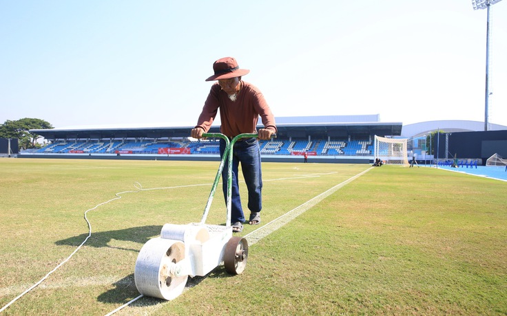 Có gì lạ ở nơi đội tuyển nữ Việt Nam đại chiến Philippines, Myanmar: Sân vẫn chưa sửa xong