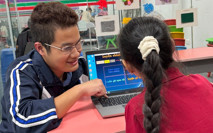 Chàng trai mù đoạt giải nhất hội thi tin học quốc gia