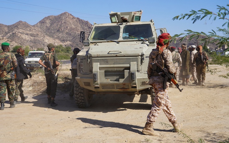 Ả Rập Xê Út không kích thành phố cảng Yemen