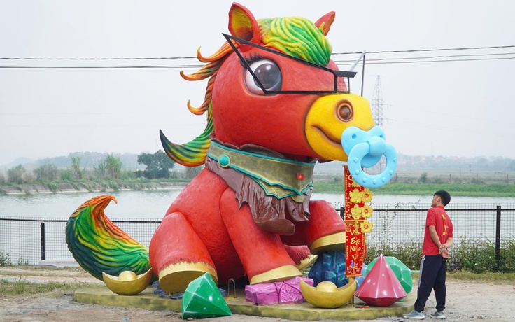 Linh vật 'Ngựa Vui Vẻ' bất ngờ gây sốt trước giao thừa 2026: Câu chuyện phía sau