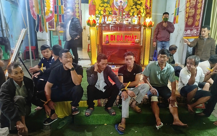 Đánh bạc tại đám tang, 15 người bị công an xử lý