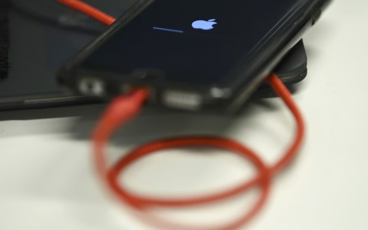 Bỏ thói quen sạc qua đêm để kéo dài tuổi thọ pin điện thoại