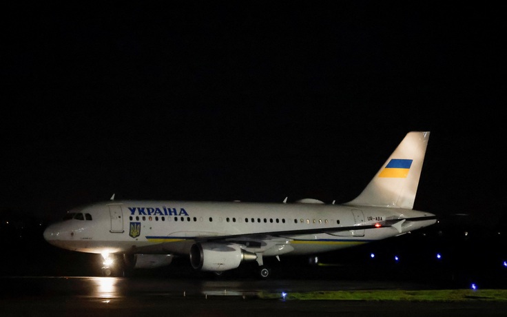 Nhóm UAV lạ suýt tiếp cận máy bay của Tổng thống Zelensky trên đường đến Ireland