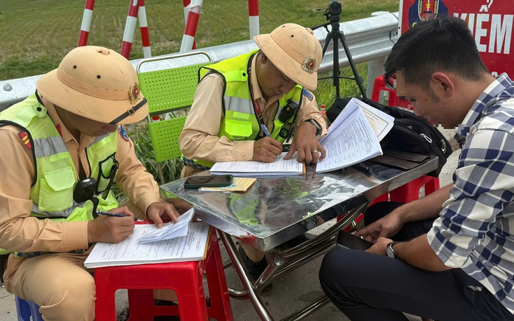 Đi làn phải nhanh hơn làn trái: Có bị phạt lỗi vượt xe?