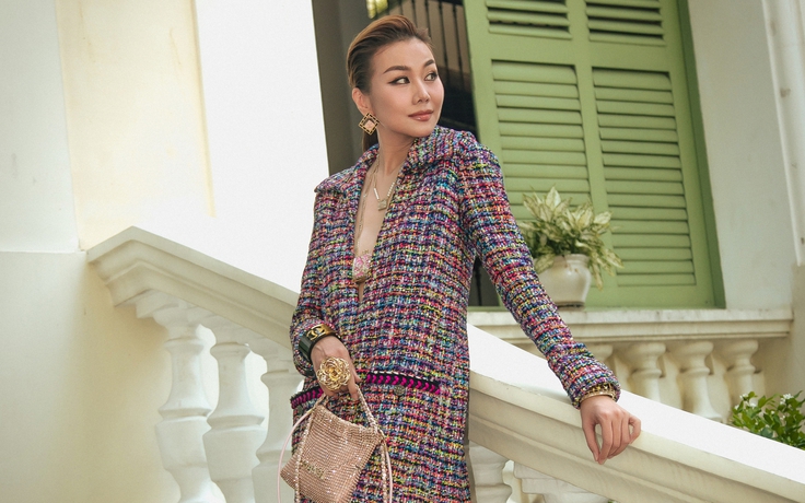 Túi xách và trang phục dạ tweed dẫn dắt xu hướng giao mùa đầy khí chất