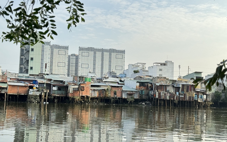 Vì sao giải tỏa nhà trên kênh rạch 'chậm dần đều'?