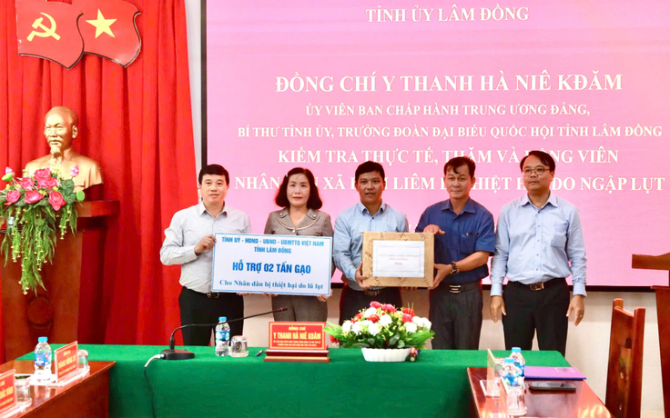 Bí thư Tỉnh ủy Lâm Đồng thăm các xã, phường bị ngập lụt