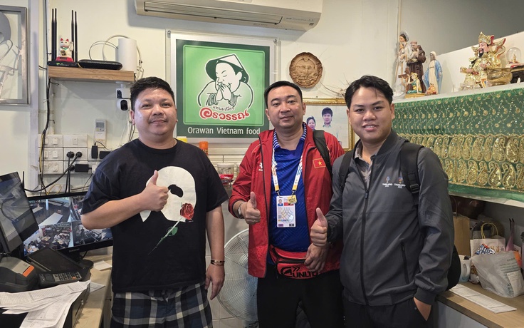 Dọc đường SEA Games 33: Nem Nueng - biến tấu nem nướng Việt tại Thái Lan