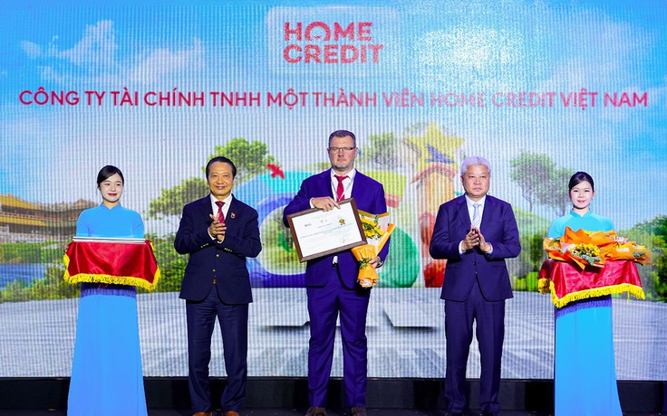 Home Credit vào Top 10 Doanh nghiệp Bền vững thuộc lĩnh vực Thương mại - Dịch vụ