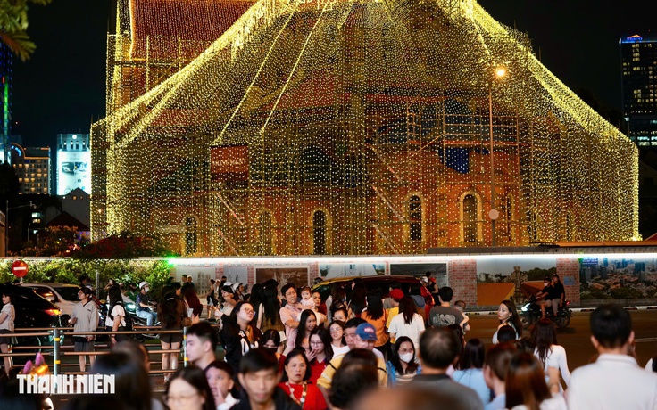 Chánh xứ nhà thờ Đức Bà: Chuyện bác ái vẫn làm, Giáng sinh không thể bỏ trang trí