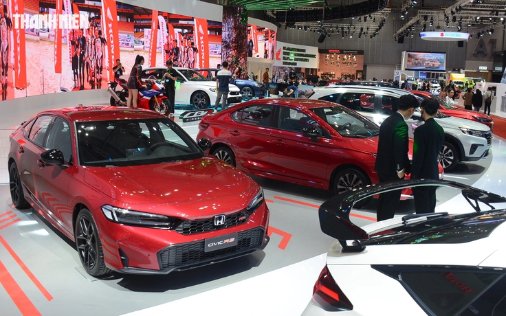 Tháng cuối năm, hàng loạt ô tô tại Việt Nam ồ ạt giảm giá