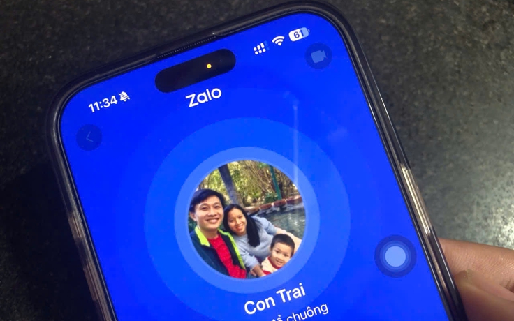 Lý do 'chấm đen' xuất hiện trên màn hình iPhone