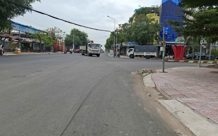 Đường chưa có vạch phân làn