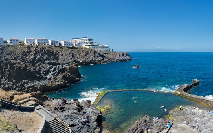 4 người chết do bị sóng cuốn trôi ở hồ bơi tự nhiên Tây Ban Nha