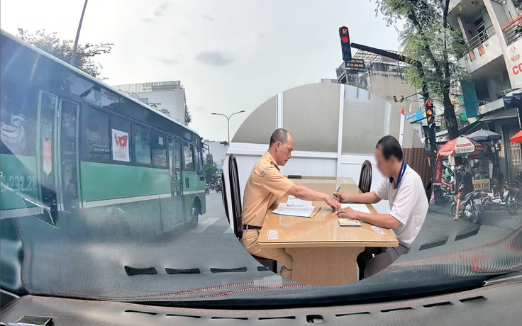 Vụ xe buýt vượt đèn đỏ ở TP.HCM: Tài xế bị phạt gần 20 triệu đồng