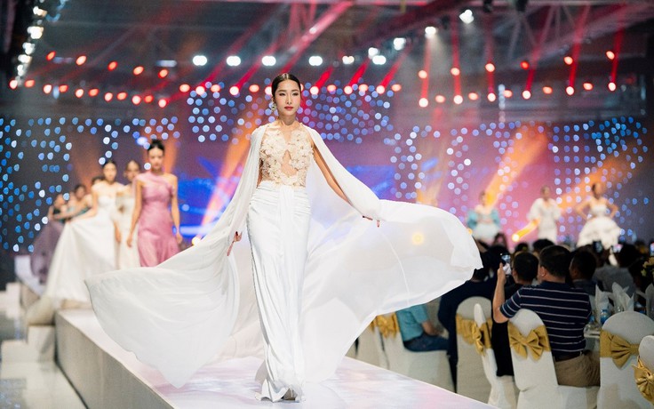 Hoàng Thùy, Ngọc Châu và Xuân Hạnh hội ngộ tại Thái Tuấn Fashion Show