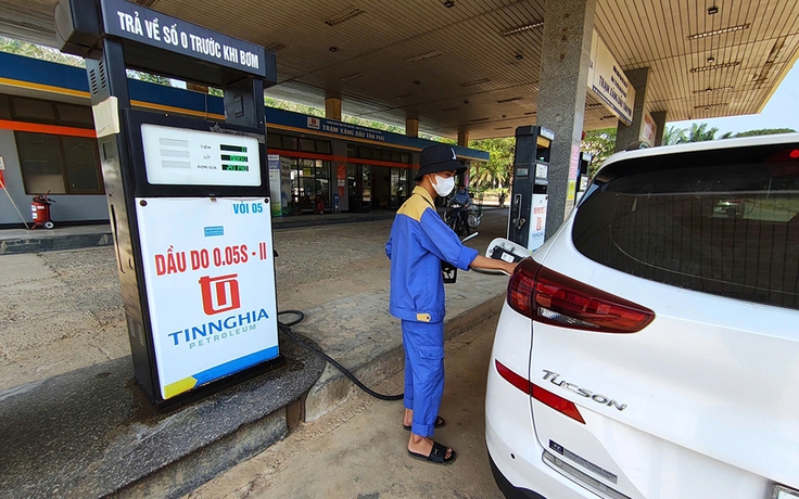 Lo thương nhân đầu mối xăng dầu 'hổ mọc thêm cánh'