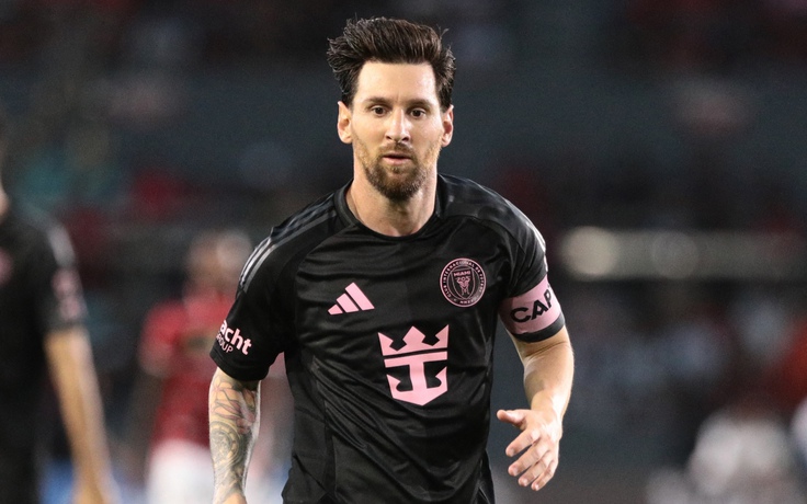 Messi bị võ sĩ quyền anh thách đấu, vệ sĩ riêng muốn thay anh thượng đài