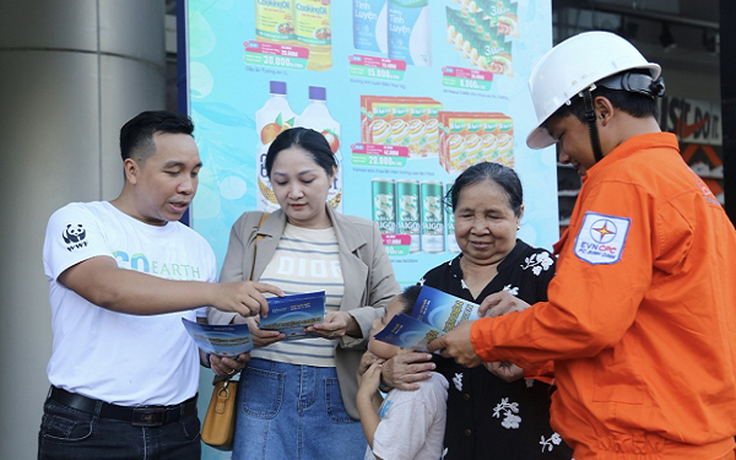 Công ty Điện lực Bình Định trao thưởng cho 100 hộ đạt giải 'Gia đình xanh'