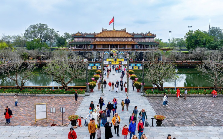 Cố đô Huế thu hút khách du xuân
