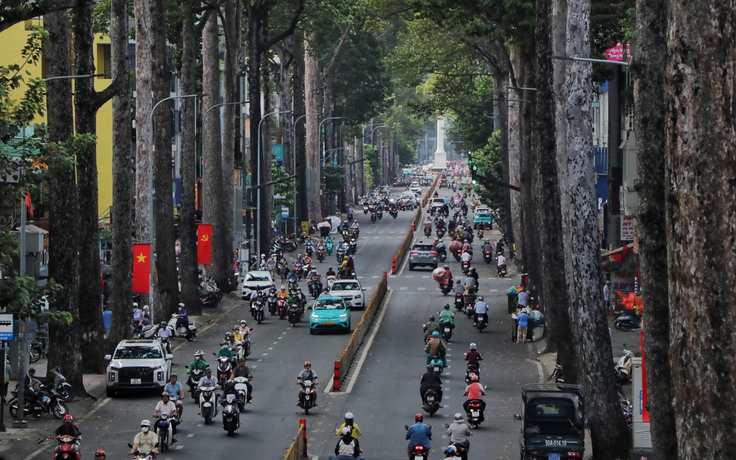 Ngày đầu đi làm lại sau tết: Nhiều người bất ngờ vì đường phố TP.HCM