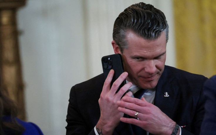 Bộ trưởng Quốc phòng Mỹ lộ thông tin mật gì trong nhóm chat?