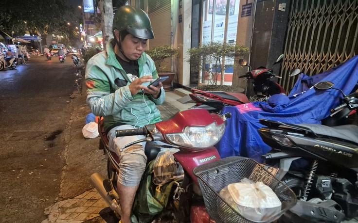 Làm ngày không đủ, tranh thủ làm đêm