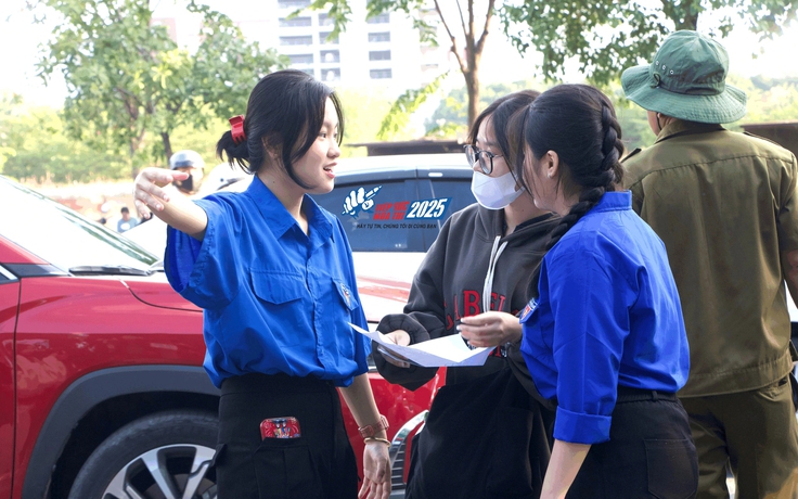 Nhiệt tình hỗ trợ thí sinh thi đánh giá năng lực