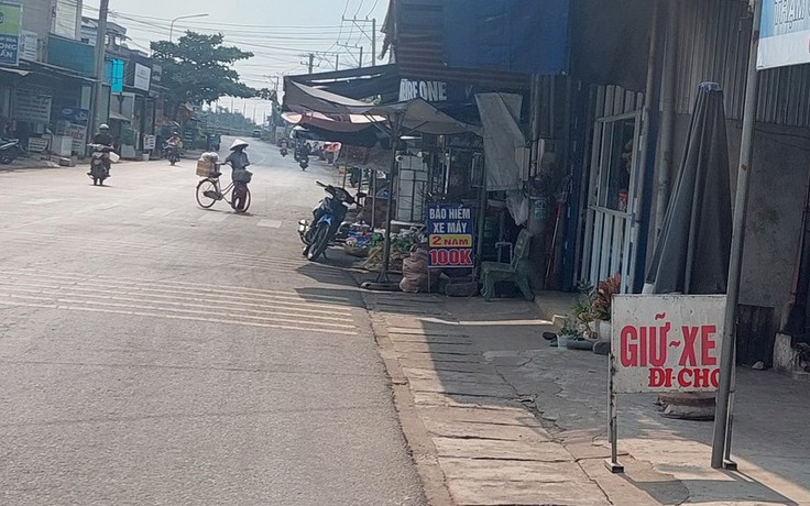 Mua bán ngay trên mương thoát nước