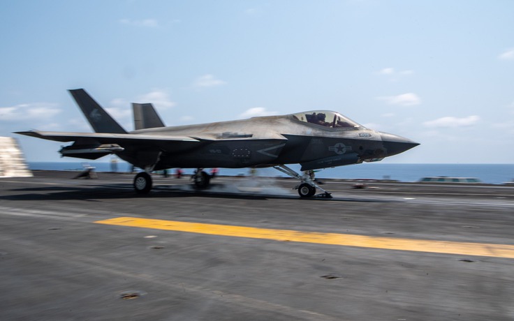 'Cây gậy và củ cà rốt' của Mỹ trước Iran