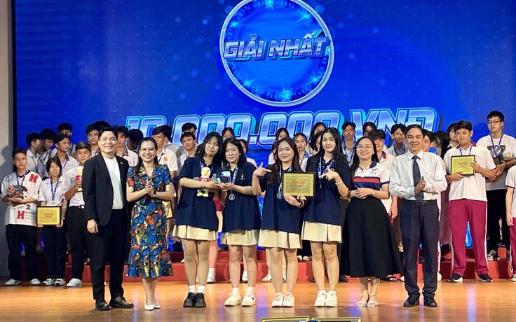5 nữ sinh giành giải 'cao thủ AI học đường'