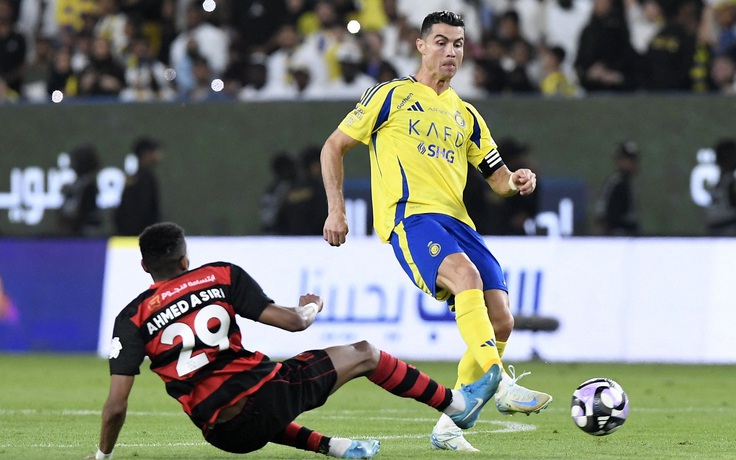 Ronaldo và gia đình bị đe dọa tính mạng, Champions League ám ảnh giải Ngoại hạng Anh