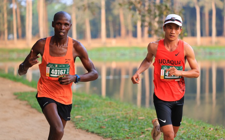 Thú vị giải chạy băng đồng tại Trà Vinh cùng VĐV Elite Kenya
