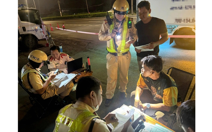 Ủng hộ CSGT ghi hình bắn tốc độ lúc nửa đêm