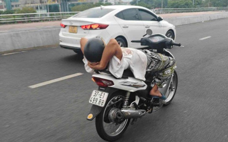 Bị phạt vì giao xe máy cho người loạn thần 'biểu diễn túy quyền'