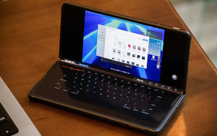 Đã tìm ra chiếc điện thoại gập 'chân ái' cho giới doanh nhân