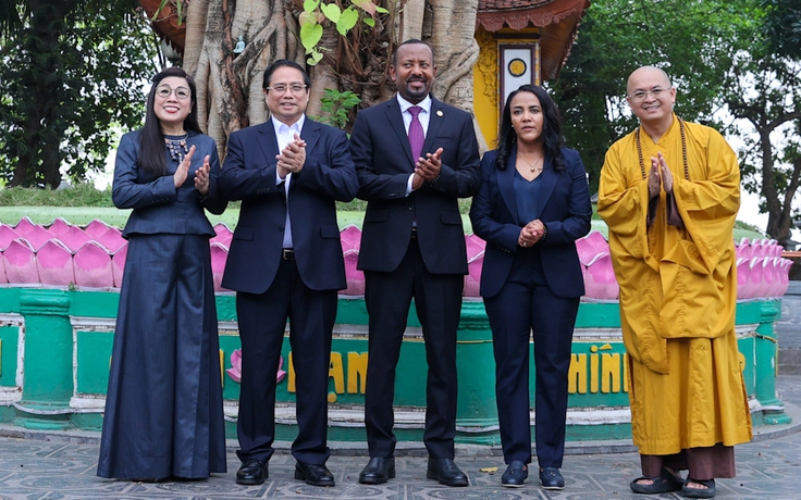 Thủ tướng Phạm Minh Chính cùng Thủ tướng Ethiopia tham quan chùa Trấn Quốc