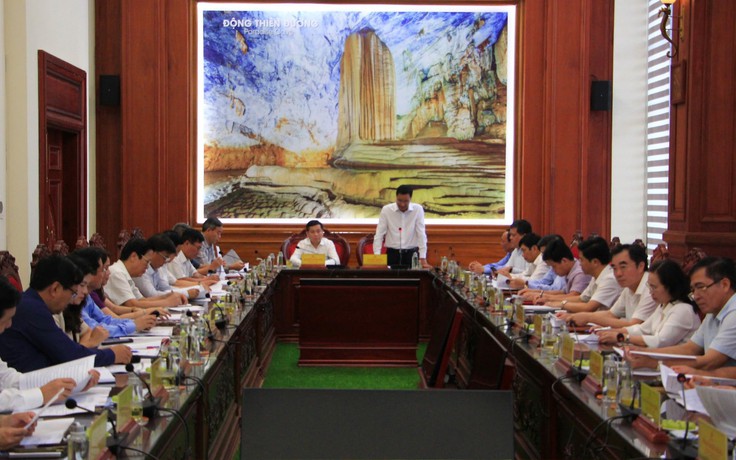 Lãnh đạo Quảng Bình, Quảng Trị cùng bàn chuyện sáp nhập, hỗ trợ cán bộ