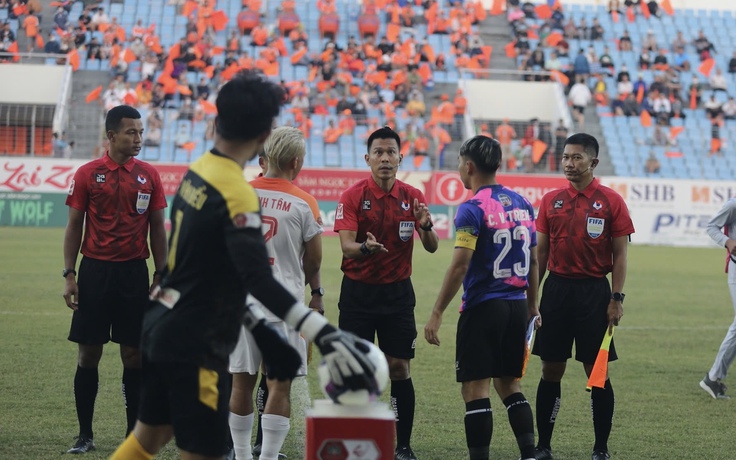 Nóng: 4 trọng tài hàng đầu Thái Lan - Malaysia bắt và làm VAR trận Thanh Hóa, Quảng Nam