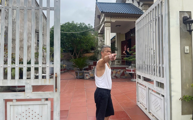 Người dân kể giây phút nghi phạm buôn ma túy bỏ xe, súng, lựu đạn chạy trốn trong đêm