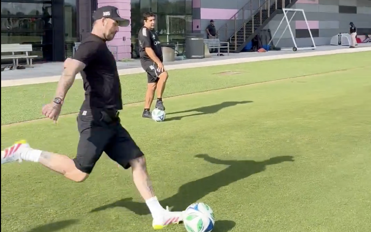 David Beckham gây bão với cú đá phạt góc thành bàn ở tuổi sắp 50
