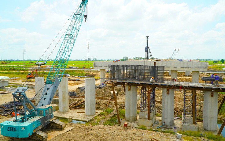 Nguồn năng lượng đặc biệt trên công trường cao tốc miền Tây