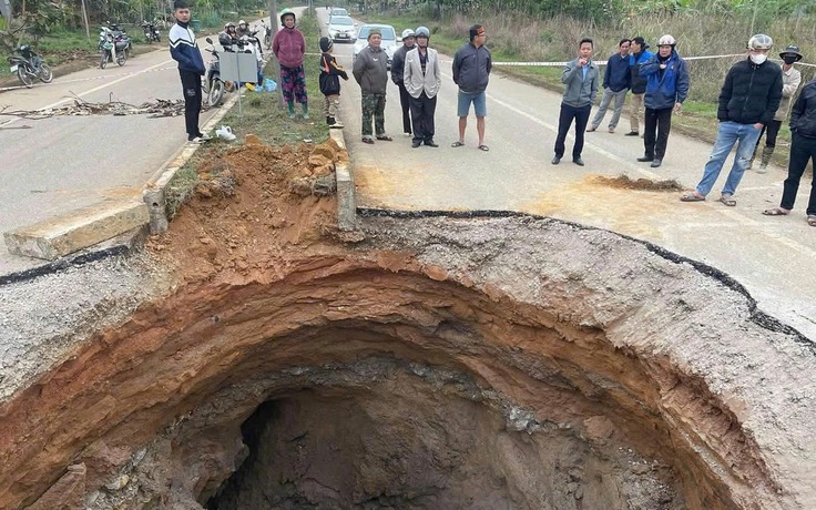 'Hố tử thần' ở Bắc Kạn: Diễn biến phức tạp, sẵn sàng di dời người dân