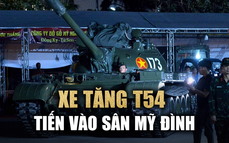Cận cảnh xe tăng T54 tiến vào sân Mỹ Đình, chờ trình diễn thực cảnh
