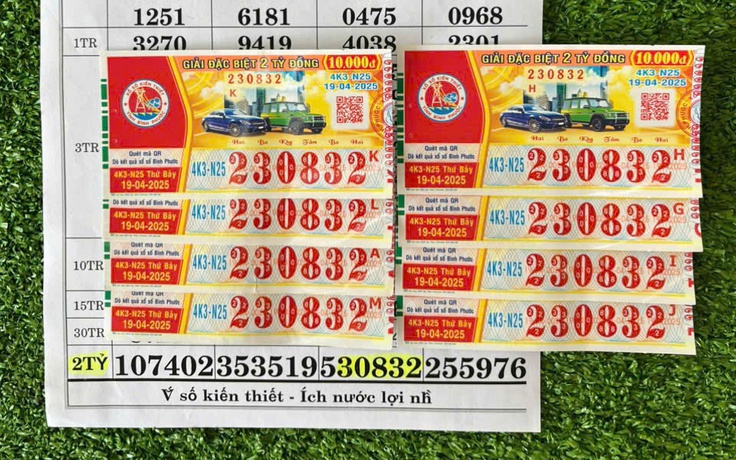 Suýt trúng độc đắc, người đàn ông vẫn vui với 8 tờ vé số giải an ủi