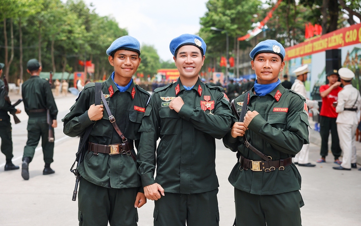 Nguyên Khang, Duyên Quỳnh thăm hỏi, biểu diễn tại Đoàn Cảnh sát cơ động Kỵ binh