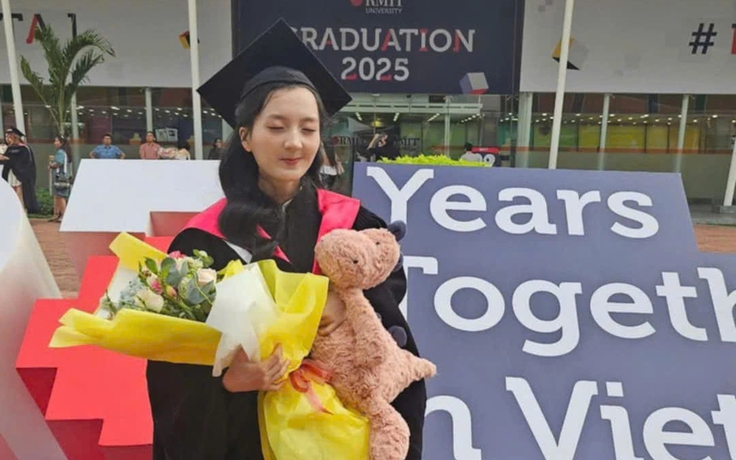 Mất hoàn toàn thị lực ở tuổi 22, cô gái vẫn quyết tâm tốt nghiệp đại học