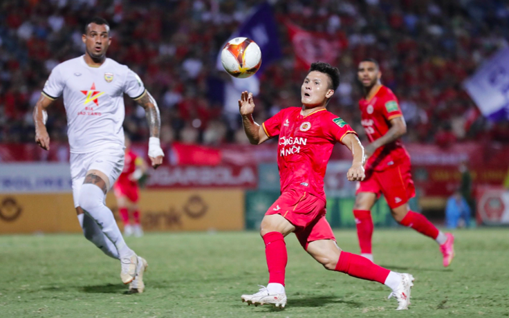 Quang Hải mà cứ hay thế này, HLV Polking và Kim Sang-sik vui lắm đây!