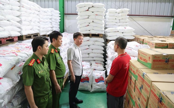 Cận cảnh 71.000 lít dầu ăn, 40 tấn mì chính và 22 tấn hạt nêm giả