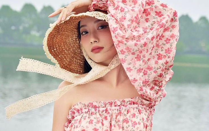 Họa tiết hoa lá trong tủ đồ mùa hè